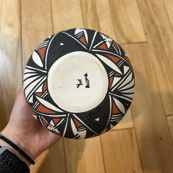 Acoma pottery piece - Picture 4 of 7